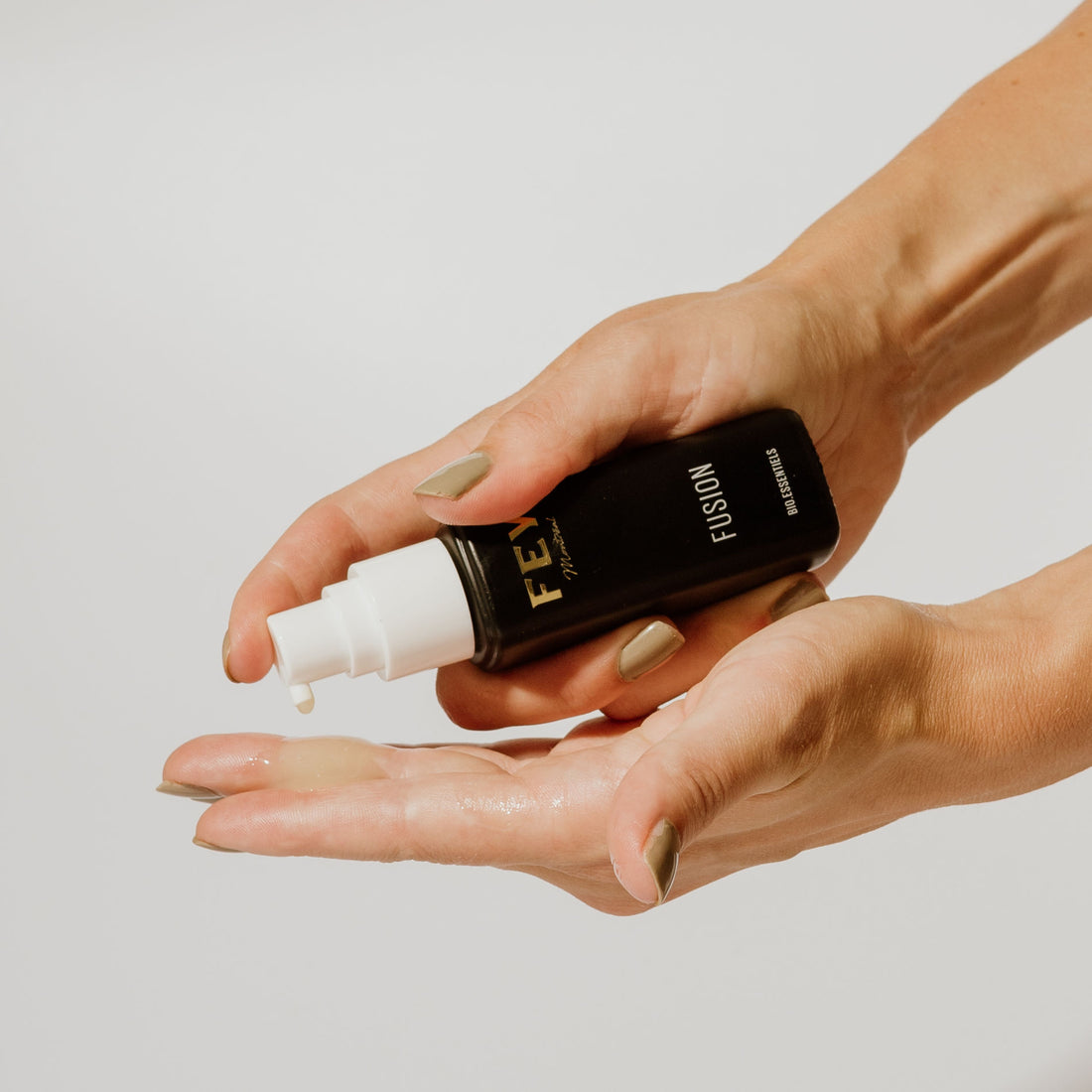 FUSION Best Hyaluronic Acid Repairing & Soothing Face Serum | FEY Cosmetics | FUSION Le meilleur sérum visage régénérant, apaisant et hydratant à l&
